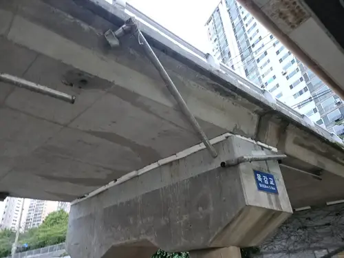 분당 아파트 발코니 배수 빗물받이 부식 시공 전